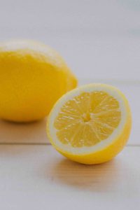 половинка лимона вблизи