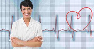 врач-кардиолог в белом халате стоит на фоне кардиограммы и изображения сердца